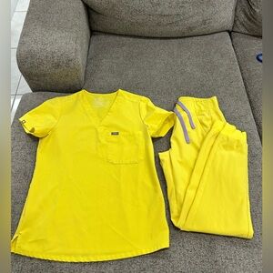 FIGS yellow XS scrubs set